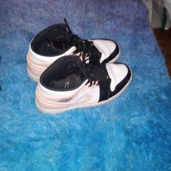 Jordan 1 Mid Top Size 13 Arctic Orange Edition 