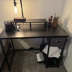 Desk With Lamp