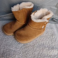 Toddler UGG Boots, Size 4/5 Tan In Color