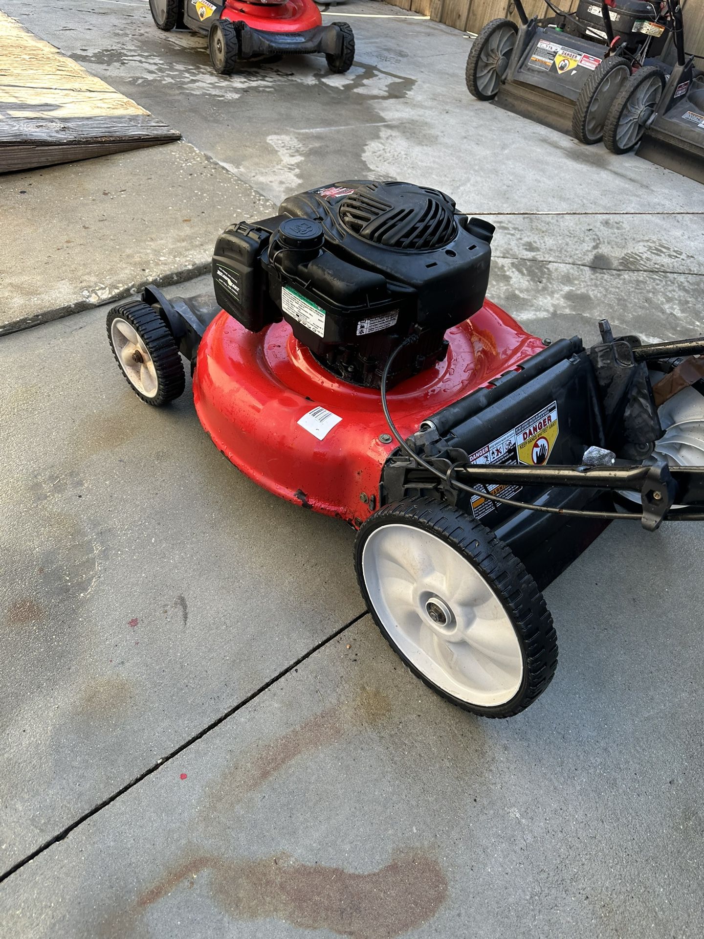 YardMachine Push Mower READ DESCRIPTION