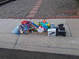 Free toys!!! Come now!!!