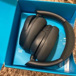 Headset Very Good Quality brand New Never Been Used