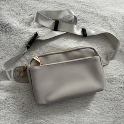 UTO Triple Zip Fanny Pack Belt Bag Light Gray  Faux Leather NWOT Adjustable