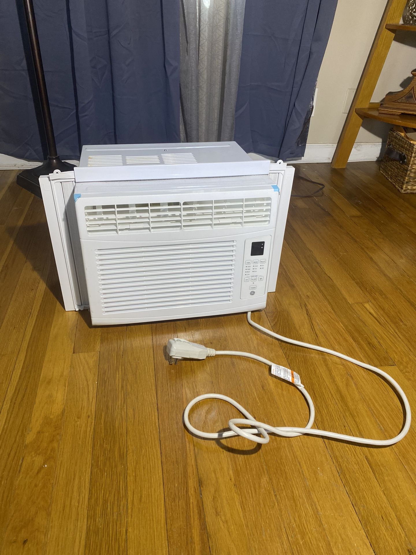 GE 250-sq ft Window Air Conditioner (115-Volt; 6000-BTU
