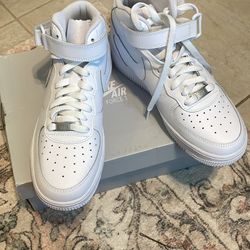 ** New White Nike Air Force 1 Mid **