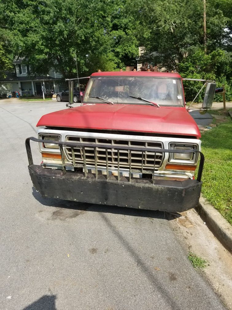 1977 Ford F350 Tow Truck Still Getting Money