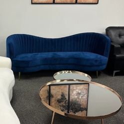 💙Sophia Upholstered Camel Back Sofa Blue
Coaster$20 Down Payment and delivery available 