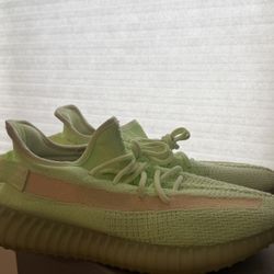 Yeezy Boost 350 V2 GLOW 
