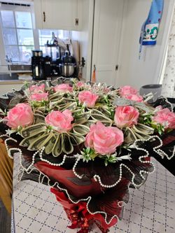 Arreglo Floral decorado con billetes reales de $2