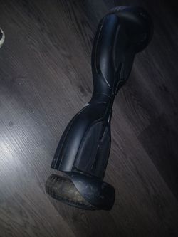 hoverboard very new turns on but needs a charger 50$