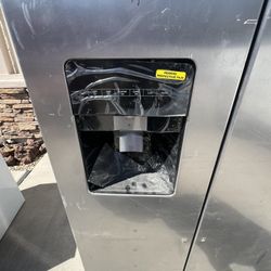 New whirlpool Refrigerator Missing Handles