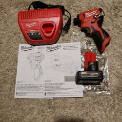 New combo kit Milwaukee M12 .