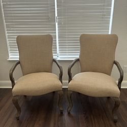 Living room 2 Chairs