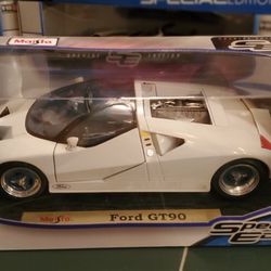 Maisto 1/18 Ford GT90 (White)