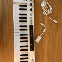 Arturia KeyStep 37 Controller & Sequencer USB/MIDI/CV Keyboard Controller 