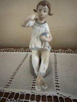 Retired Lladró “Girl With Doll & Lipstick” Porcelain Figurine