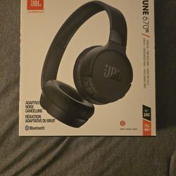 JBL Tune 670NC Headphones