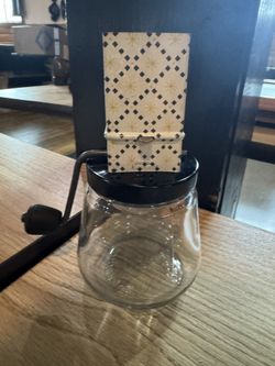 vintage Androck nut grinde