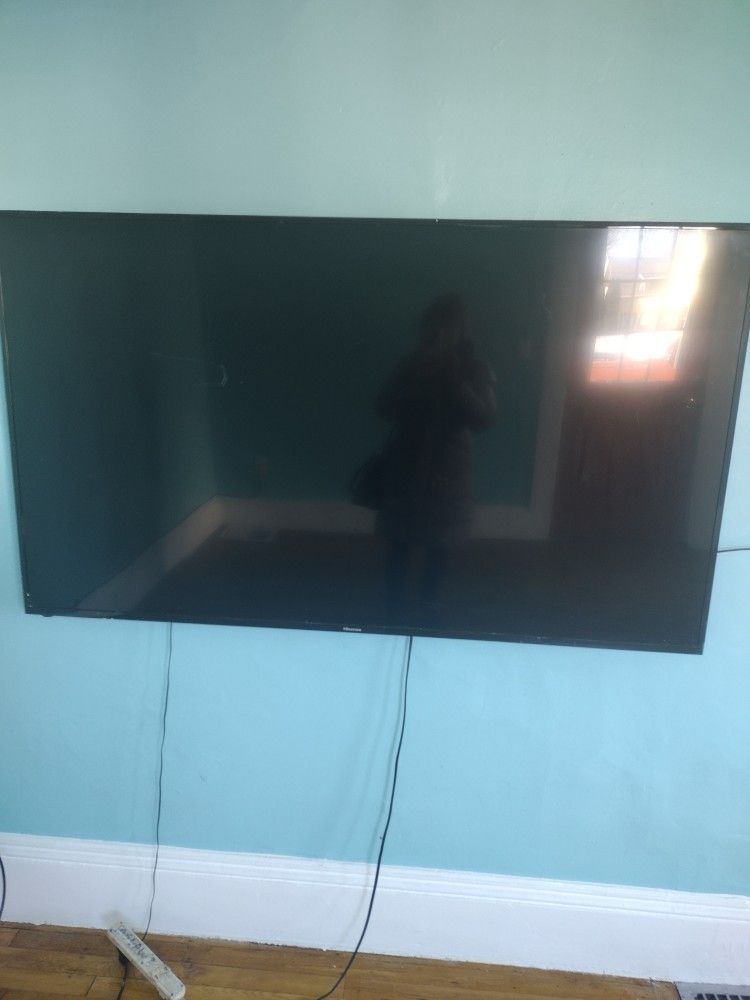 TV $200 52"