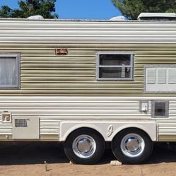 Vintage 1975 IDEAL TRAVEL TRAILER 