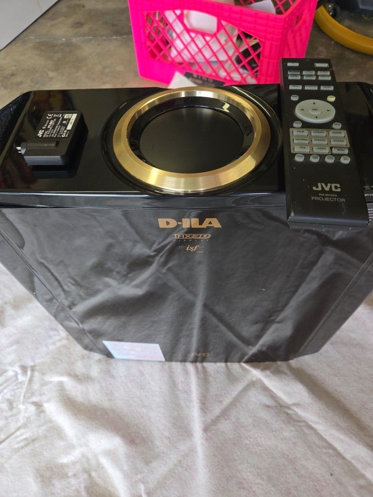 JVC Professional 4K Projector With Ceiling Mount