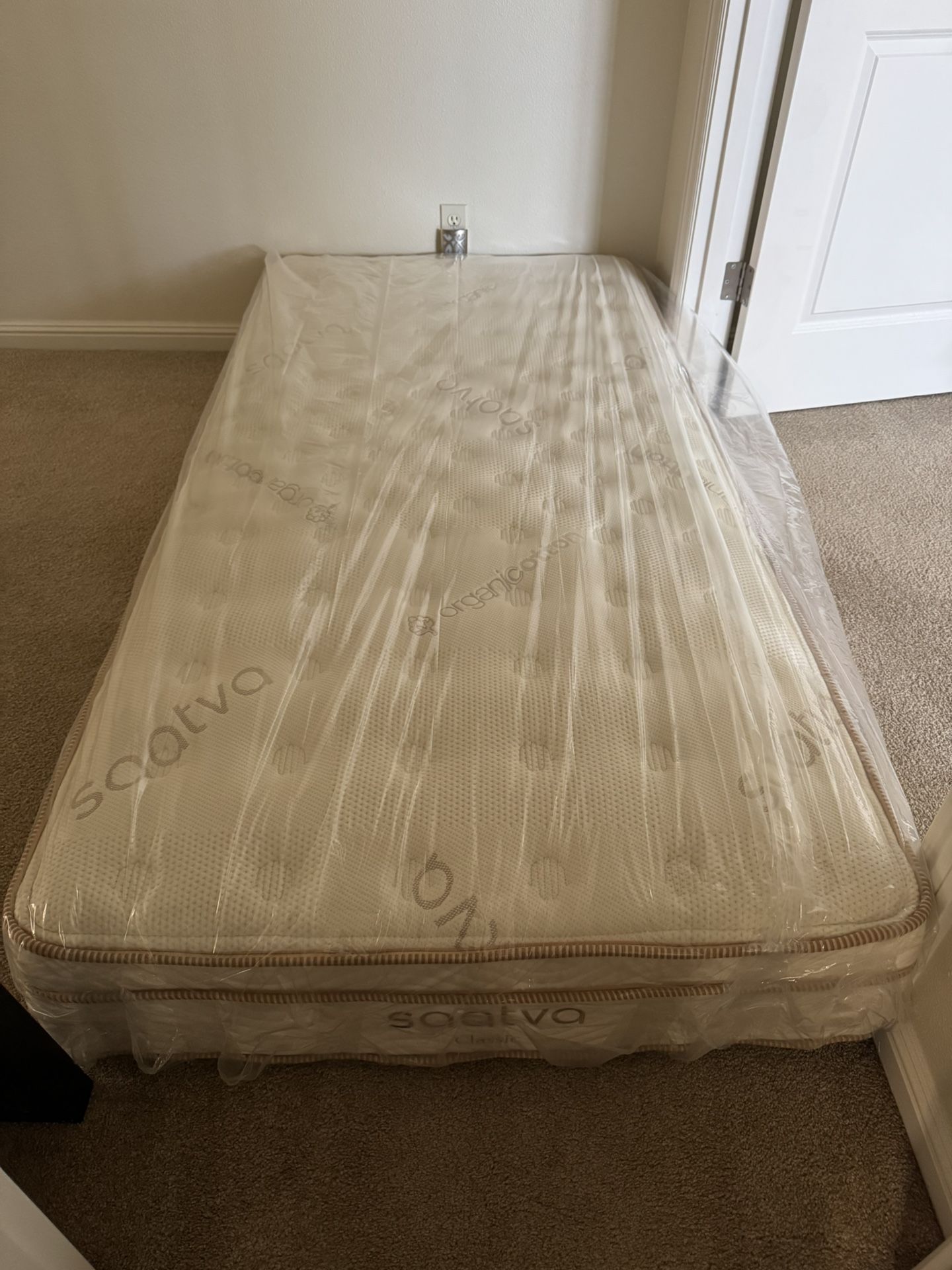Like New Saatva Classic Firm 11.5" Twin XL Mattress