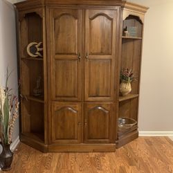 Ethan Allen, Armoire tv organizer or closet excellent condition