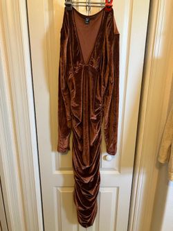 Velvet Long dress With long sleeves.