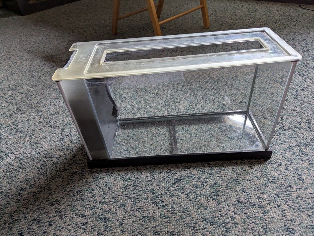 $35 CASH, FLUVAL 5-6 GALLON FISH AQUARIUM WITH BUILT-IN FILTER, 19 AND 1/2 L X 6 AND 3/4 W X12"T
