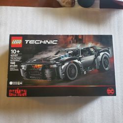  LEGO Technic The Batman – Batmobile 42127 Model Car