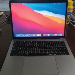 Macbook Pro 13" Retina 2017 Intel Core i5 2.3Ghz, 8gb Ram, 128gb Flash SSD, macOS Big Sur. In excellent working condition. Comes with Charger. Comes w
