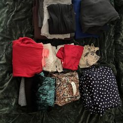 $40 Bag Of Women’s Clothes Size Small 