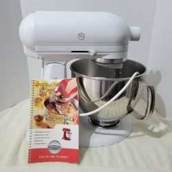 KITCHEN AID MIXER WITH ATTACHMENTS