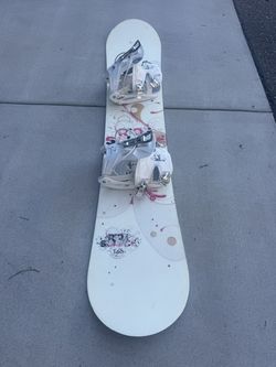 Ride Solace 146 Snowboard + Bindings + Salomon Women's 7.5 Boots