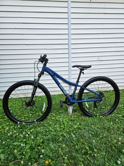 Like new! REI Co op drt 1.0 Mountain Bike