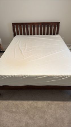 Queen mattress - Hardly used