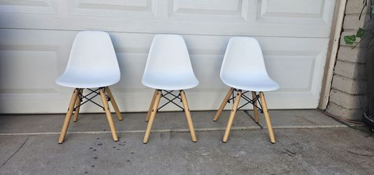 ** Beautiful kids/ toddler Eiffel chairs**