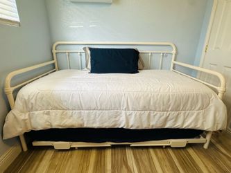✨SALE – Bed in Great Condition! ✨