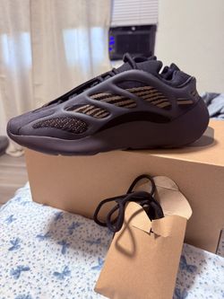 Yezzy 700