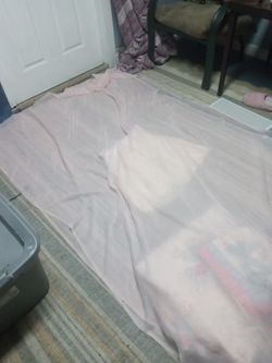 Long Pink Sheer And 3 Twin Dust Ruffles Sheer Measures 9ft 3 In X4ft 3 In