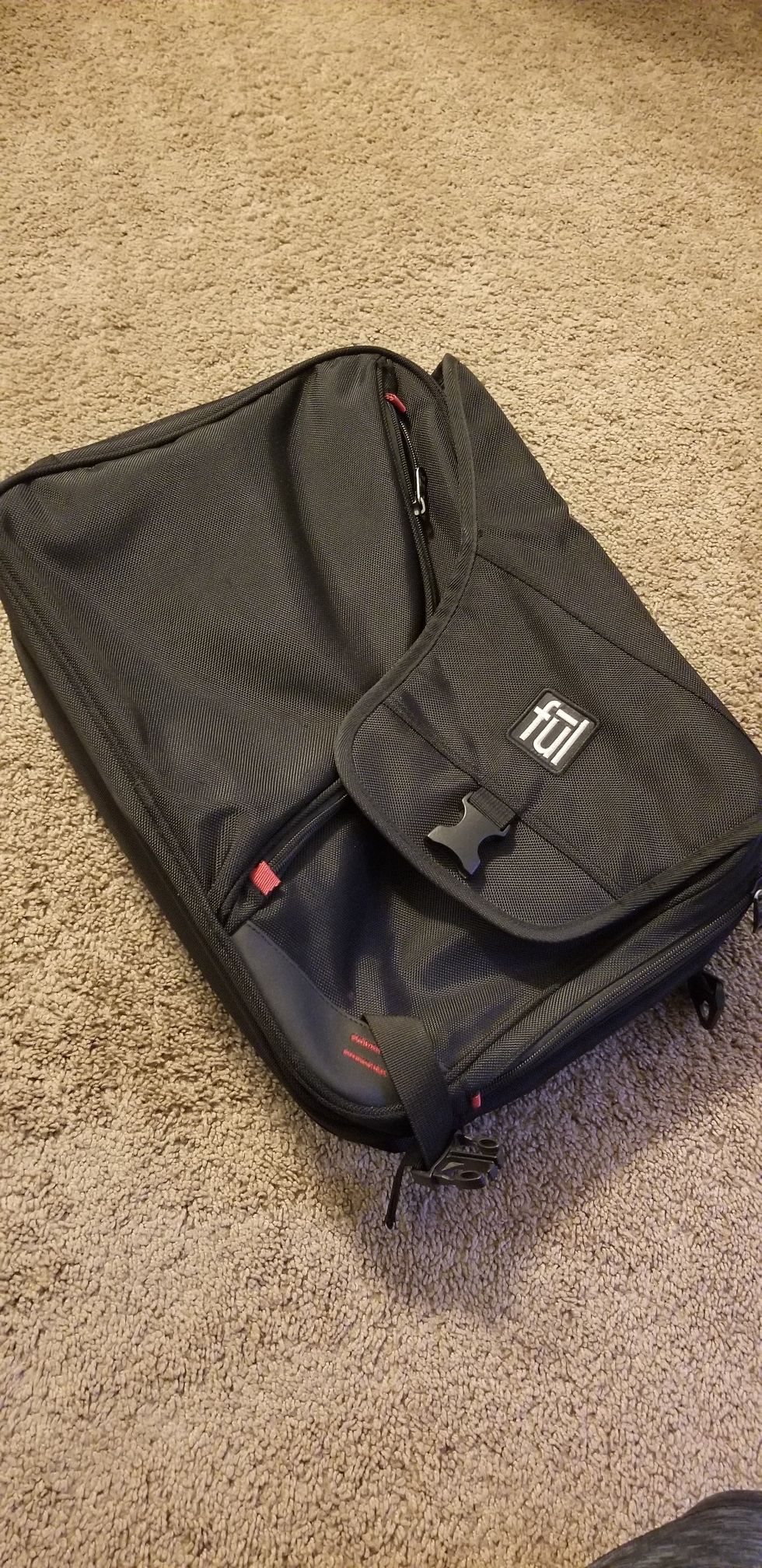 Fūl laptop carrying case