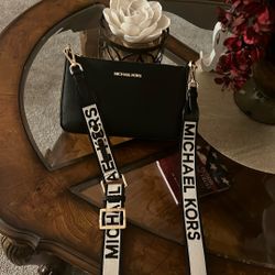 MK Leather Satchel In  Great Condition $60