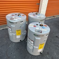 Ao smith Signature 100 38 Gallons Lowboy 4500/3800  Watt Double Element Electric Water Heater...