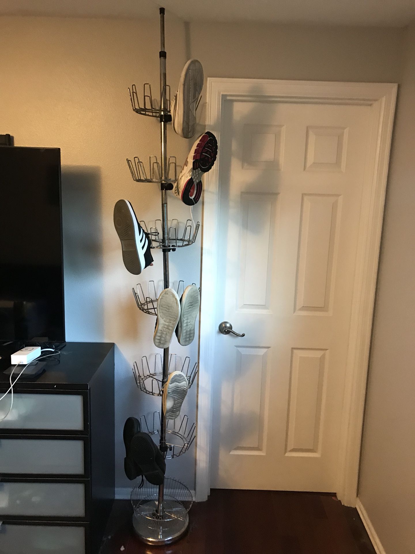Shoe Tree- holds 36pairs!