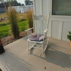 Vintage White Rocking Chair 