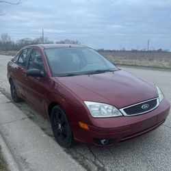 2004 Ford Focus 4cil.  Very Low Milles 