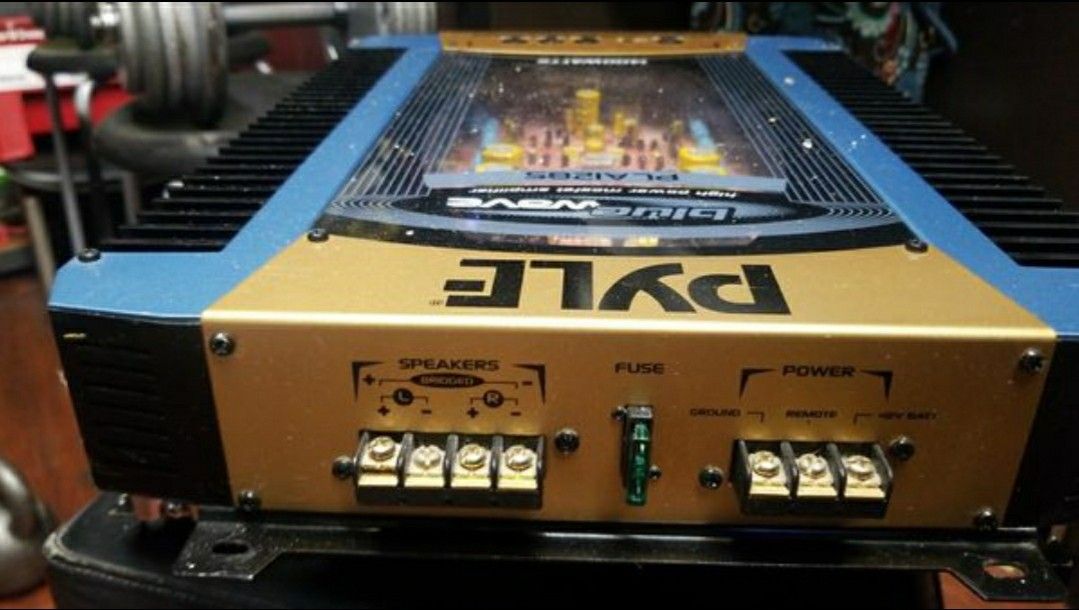 Pyle blue wave amplifier 1400 watts