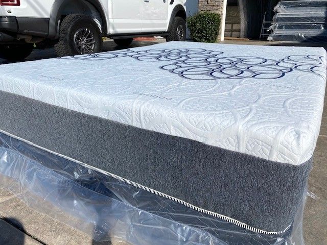 Full Bamboo Cool Gel Memory Foam!!