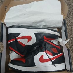 Air Jordan 1 Mid YOUTH 4 