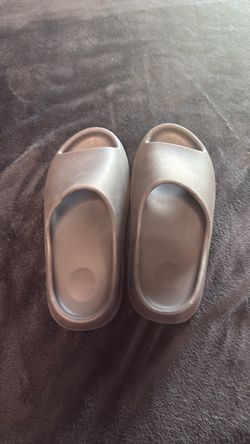 Yeezy slides YS-01 size 10 men’s black